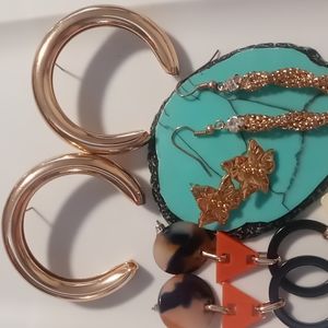 4 vintage earrings.